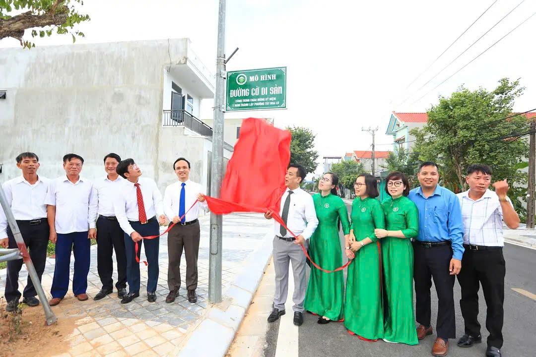 GẮN BIỂN MÔ HÌNH “ĐƯỜNG CỜ DI SẢN” – LAN TỎA TÌNH YÊU TỔ QUỐC TỪ MỖI MÁI NHÀ, MỖI CƠ QUAN
